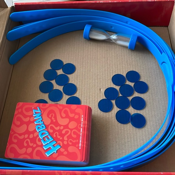 Headbanz The Question Game of “What Am I?” - Picture 2 of 2